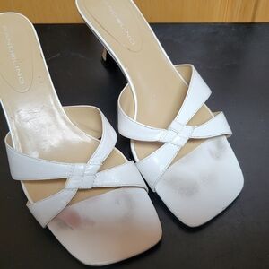 Bandolino White Heeled Sandals with Sophisticated Criss-Cross Straps
